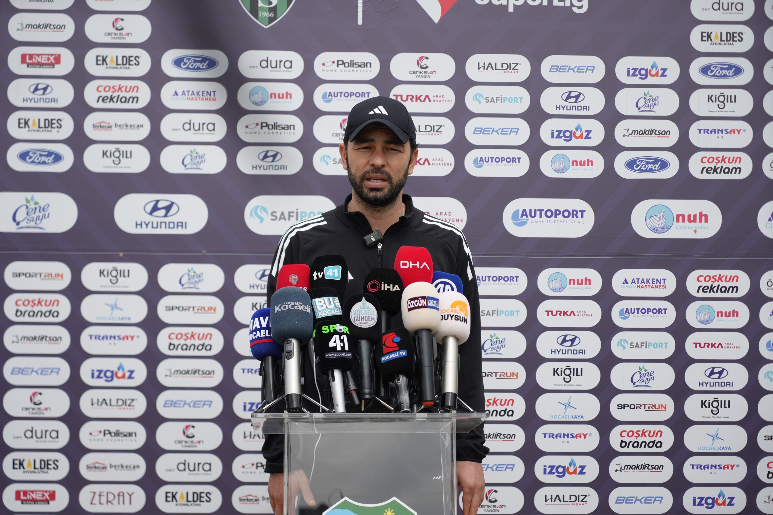 Kocaelispor Teknik Direktörü Selçuk İnan, yeşil-siyahlı takımdaki geleceğine ilişkin yönetimle