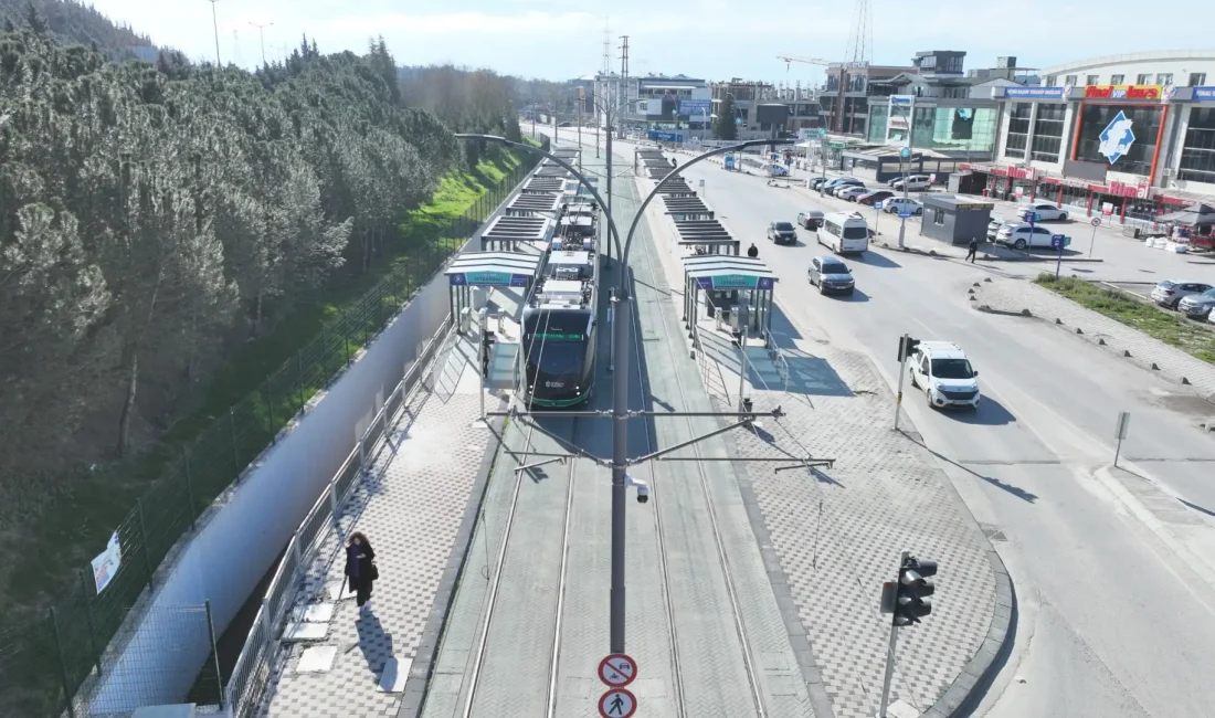 Kocaeli Büyükşehir Belediyesi bir yandan Akçaray Tramvay Hattı’nda günlük yolcu kapasitesini