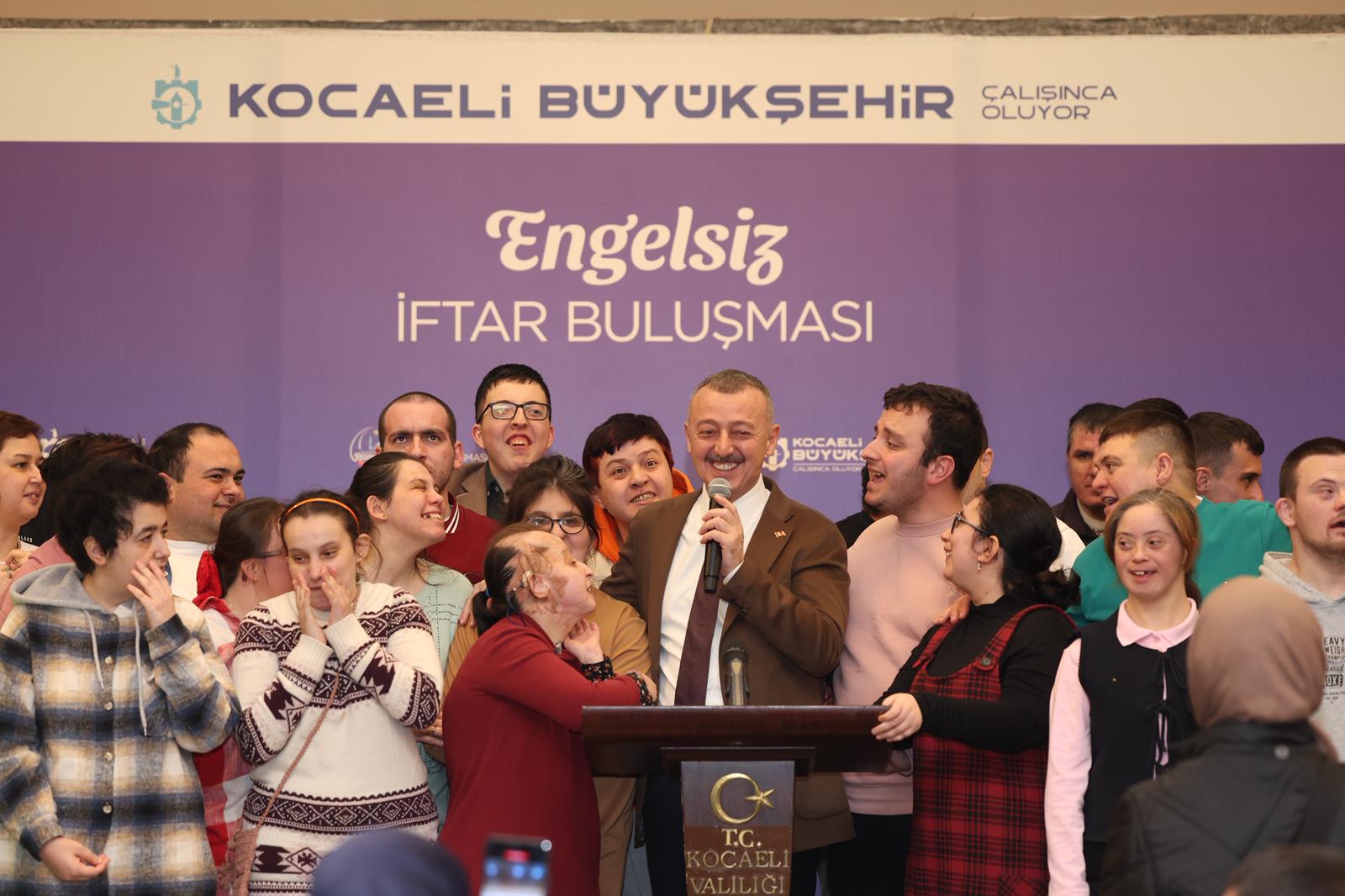 Kocaeli Büyükşehir Belediye Başkanı Tahir Büyükakın, özel bireyler ve ailelerine