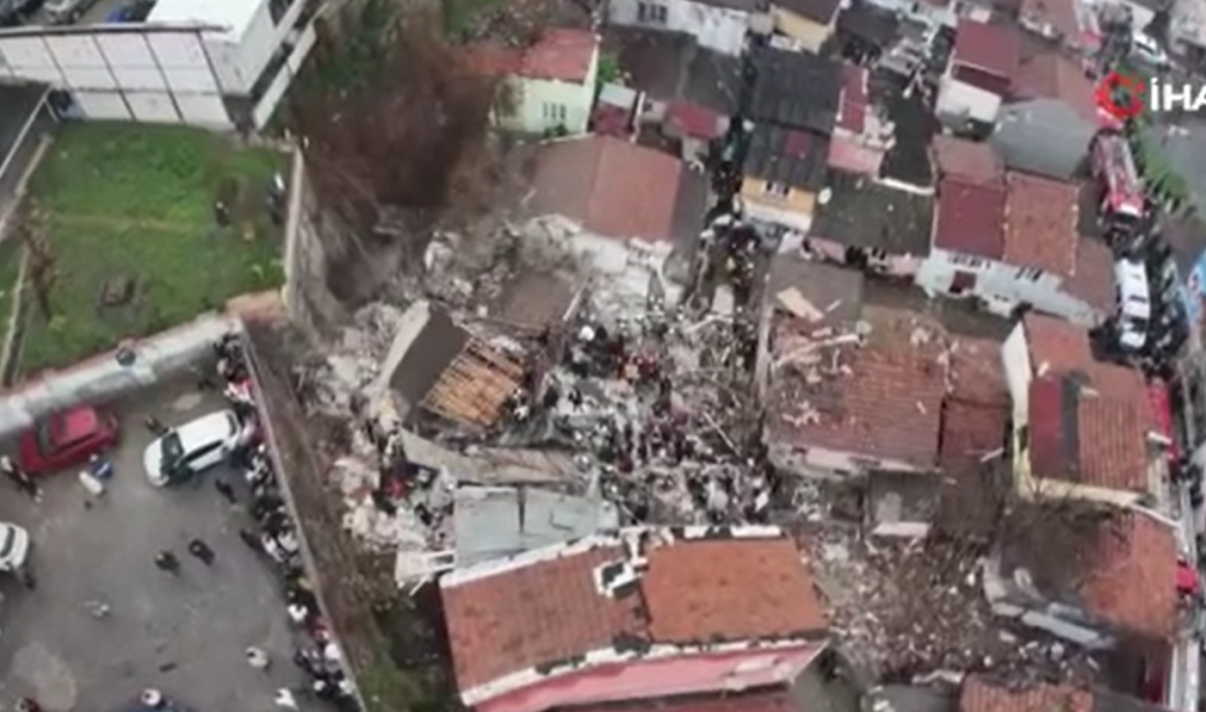 Ayvansaray Mahallesi Ebe Sokak’ta meydana gelen şiddetli patlama sonrası iki