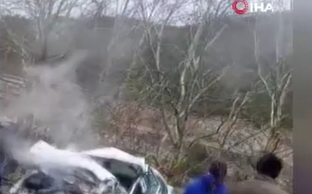 Isparta-Antalya Karayolu’nda iki otomobilin çarpışması sonucu meydana gelen kazada, ilk