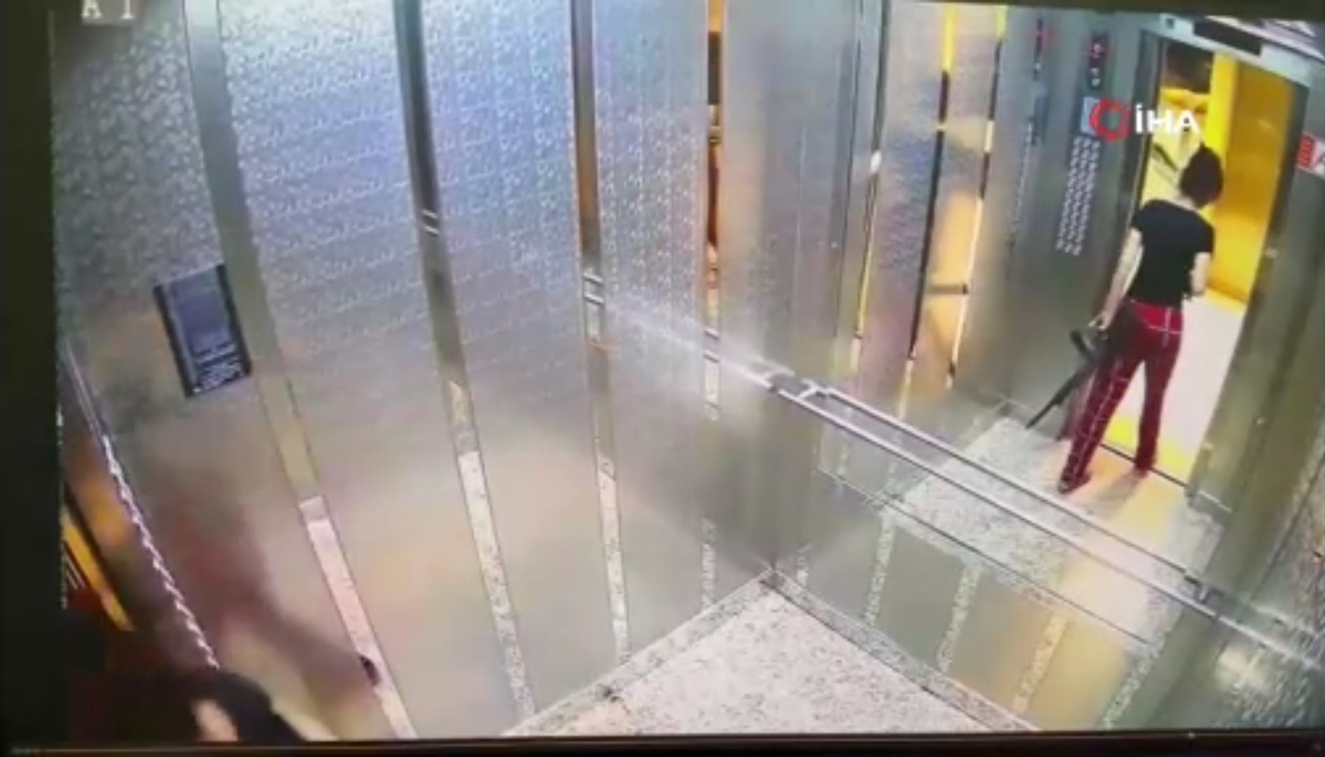 İstanbul'un Sultangazi ilçesinde bir kadın, bir süre önce ayrıldığı erkek