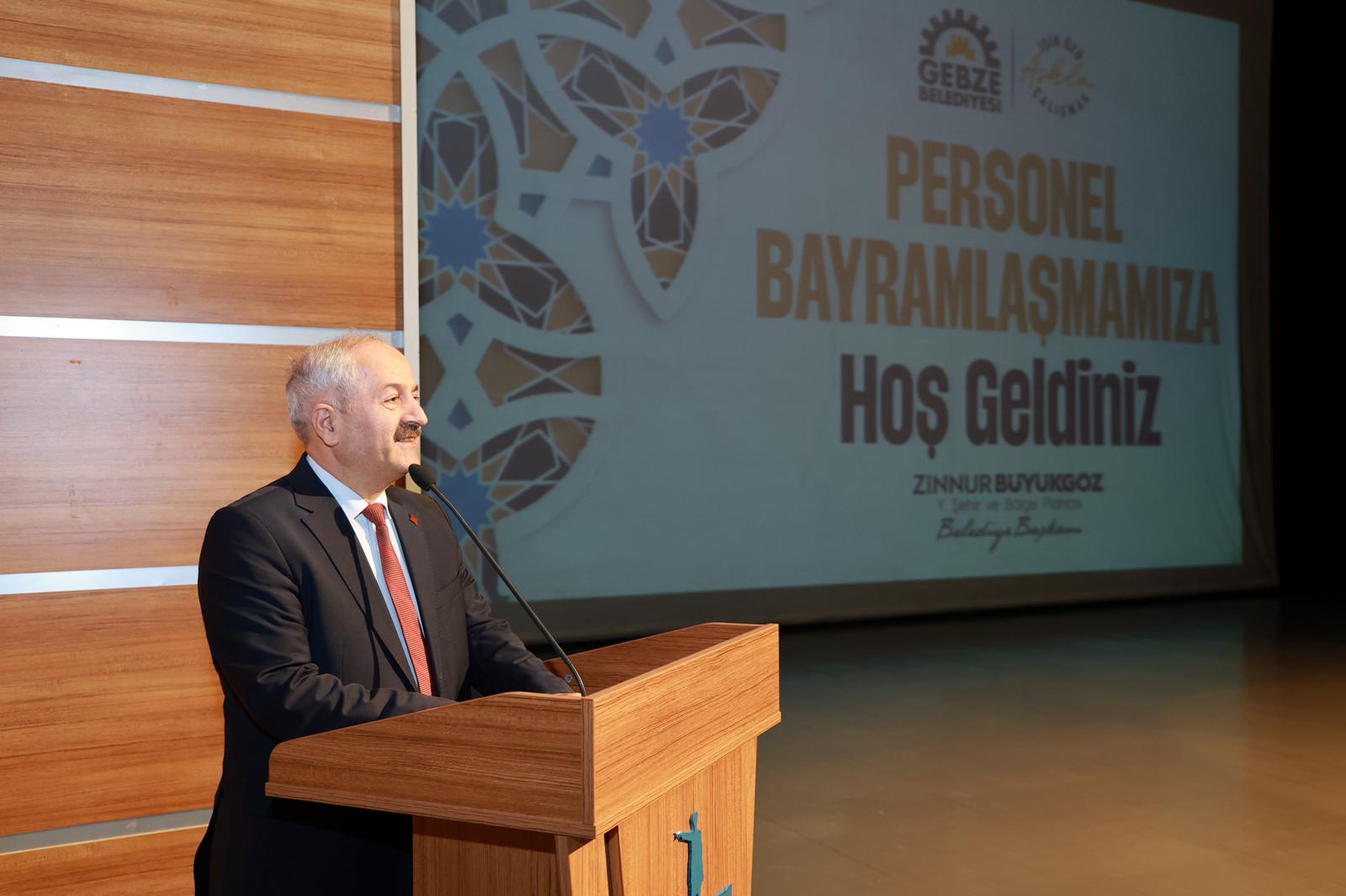 Gebze Belediyesi’nde Ramazan Bayramı öncesi düzenlenen programda, Başkan Zinnur Büyükgöz