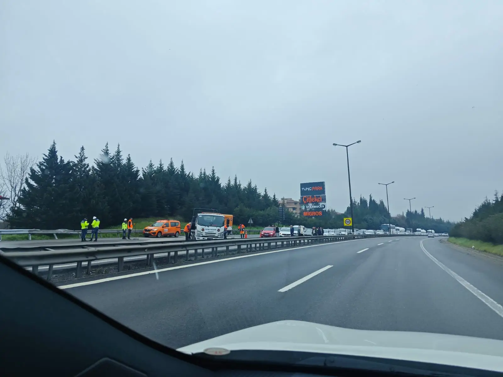 TEM Otoyolu Kocaeli geçişinde meydana gelen trafik kazası, bayram dönüşü
