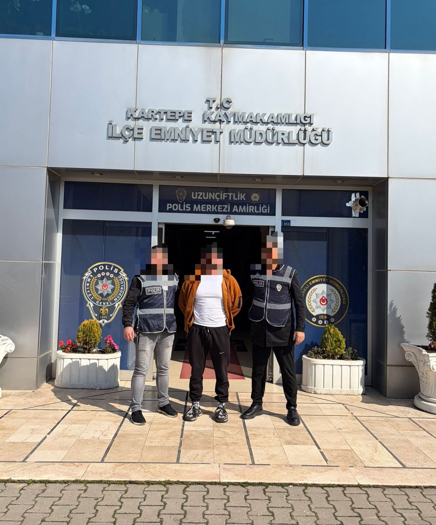 Kocaeli İl Emniyet Müdürlüğü ekiplerinin aranan şahısların yakalanmasına yönelik yürüttüğü