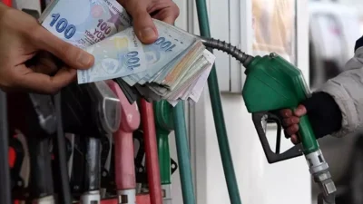 Motorinin litre fiyatına yarından itibaren geçerli olmak üzere 3 lira