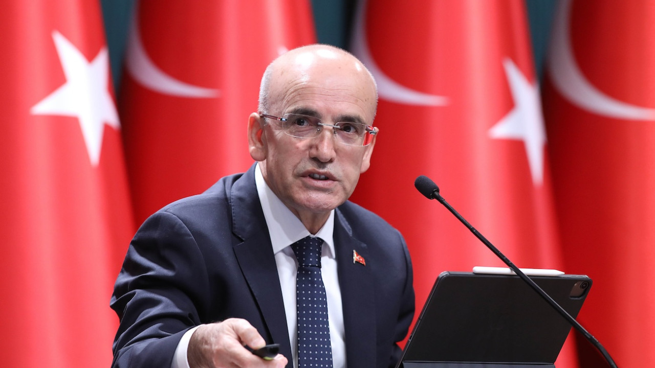 Bakan Şimşek'ten emekli maaşı ve asgari ücret çıkışı!