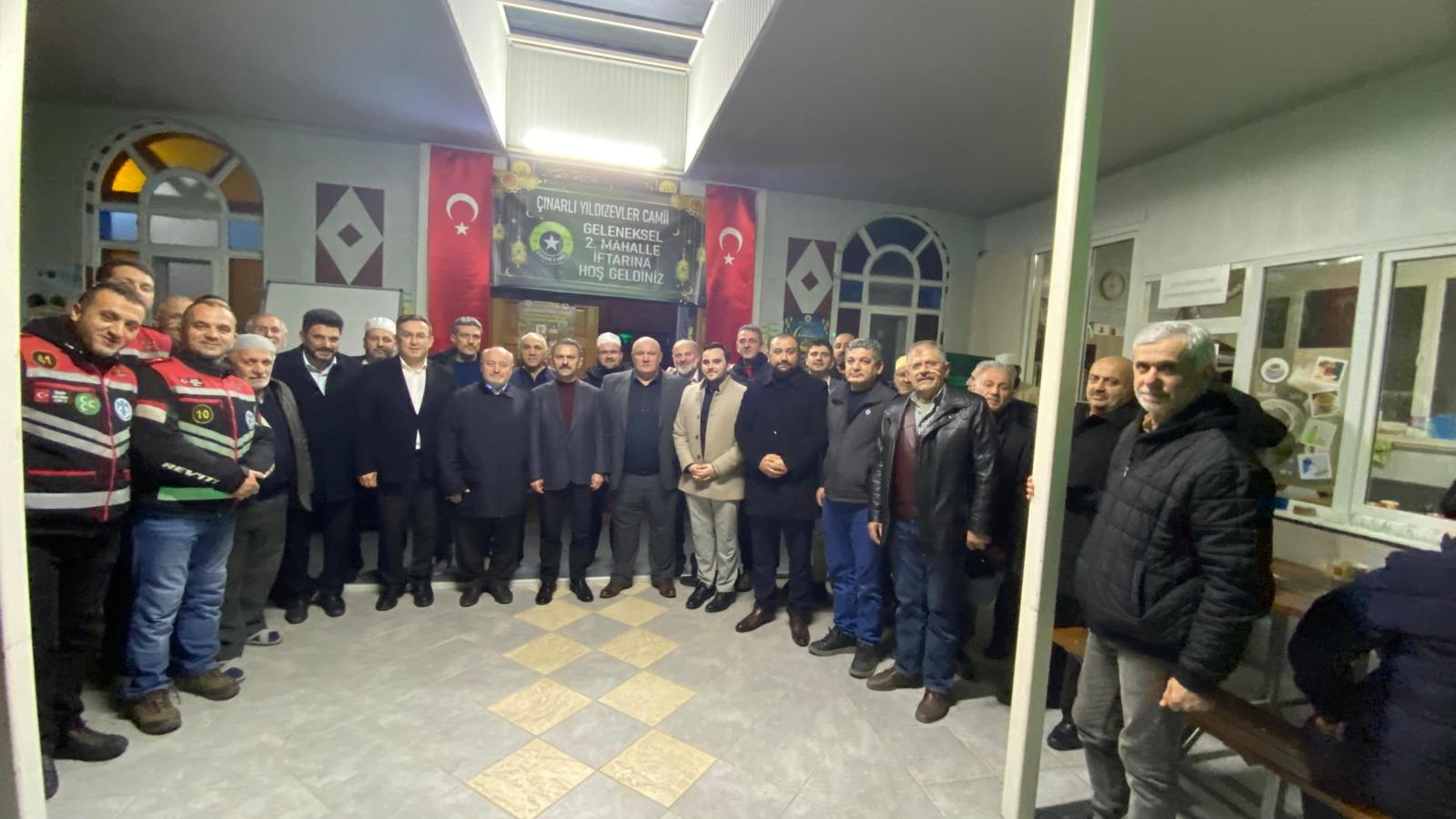 İlhami Aktaş, Ramazan ayı kapsamında Derince ilçesine bağlı Çınarlı Mahallesi’nde