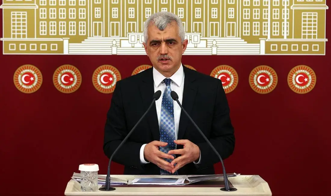 DEM Parti Kocaeli Milletvekili Ömer Faruk Gergerlioğlu, Kocaeli’nin Darıca ilçesinde