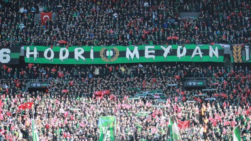 Kocaelispor’un taraftar grubu Hodri Meydan, eski futbolcularından İzmitli Mesut Özdemir’in