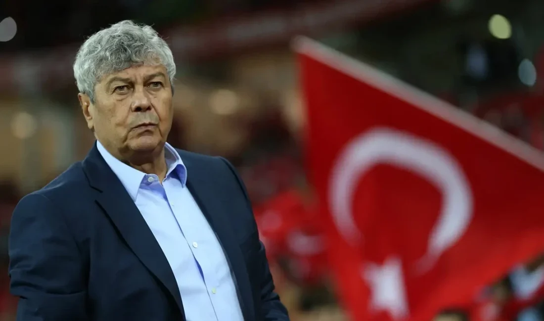 Romanya A Milli Futbol Takımı Teknik Direktörü Mircea Lucescu, milli