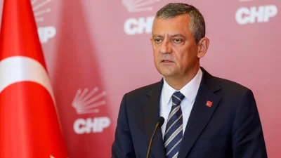Ankara Söğütözü'ndeki CHP Genel Merkezi önünde sabah saatlerinden itibaren tırmanan