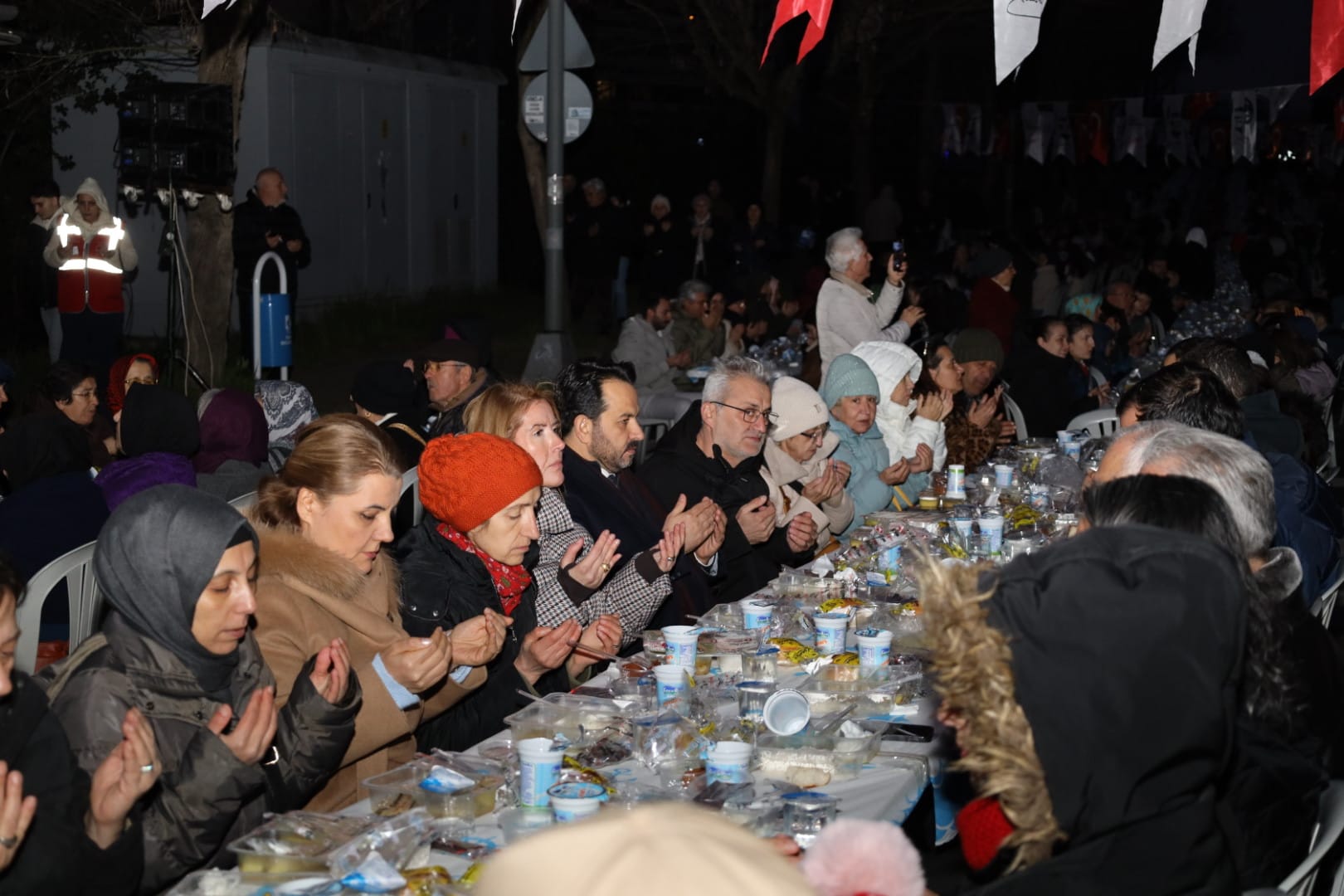 İzmit Belediye Başkanı Fatma Kaplan Hürriyet, Yuvam Akarca’da düzenlenen halk