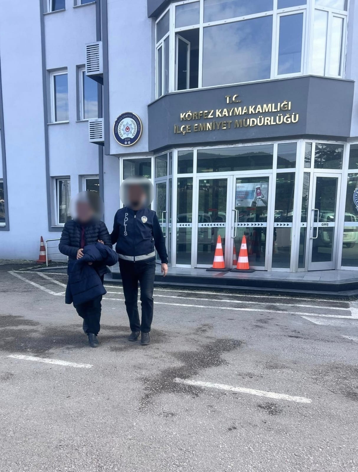 Kocaeli İl Emniyet Müdürlüğü ekiplerince gerçekleştirilen operasyon kapsamında, hakkında 6