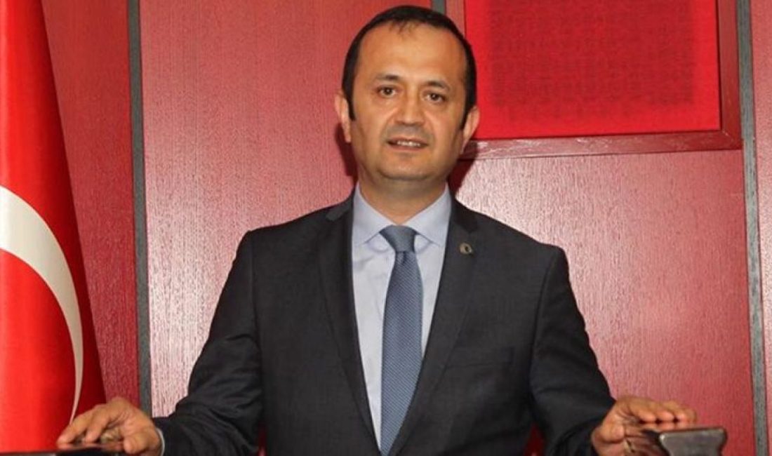 Kocaeli siyasetinin ve bürokrasisinin tanınan isimlerinden Yaşar Çakmak, kardeş acısıyla