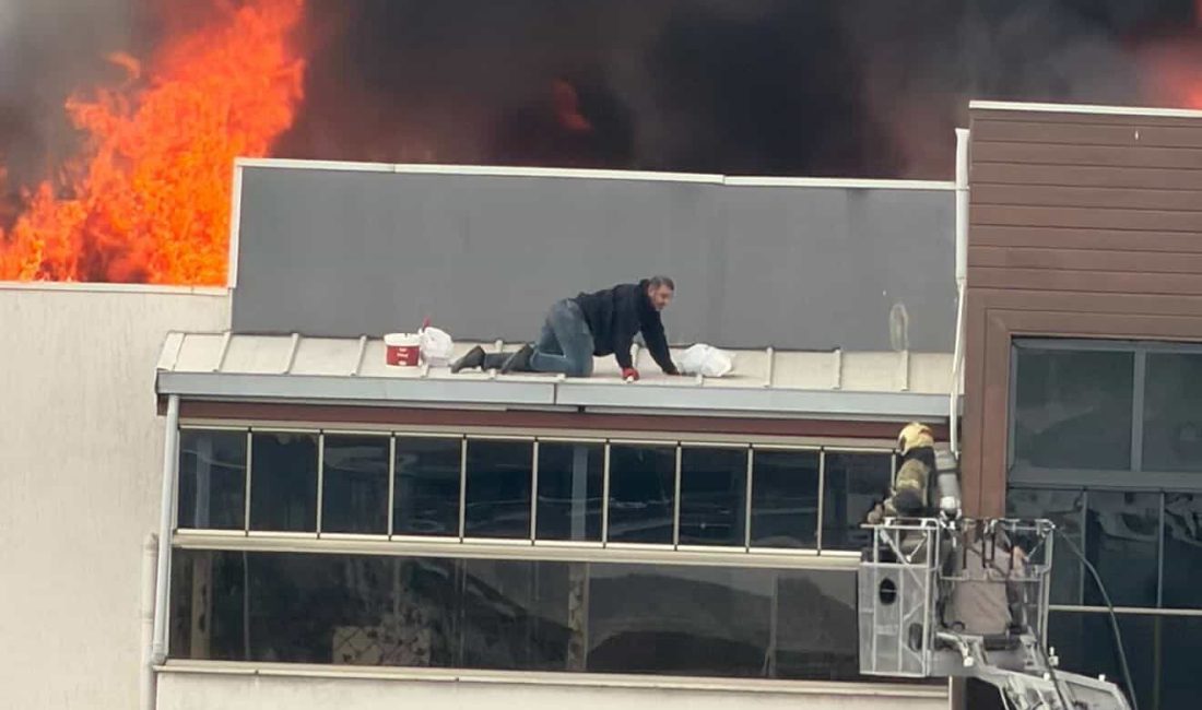 Bursa'nın merkez Yıldırım ilçesinde 8 katlı sitenin çatı katında çıkan