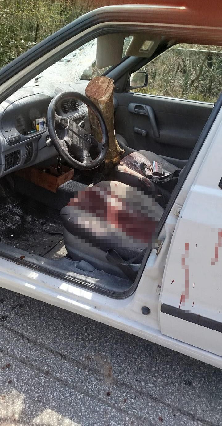 Kocaeli’nin İzmit ilçesinde, karşı yönden gelen kamyondan fırlayan dev bir