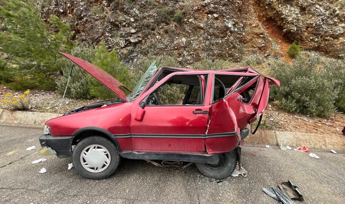 Muğla'nın Menteşe ilçesinde aynı istikamette seyreden iki otomobilin karıştığı trafik