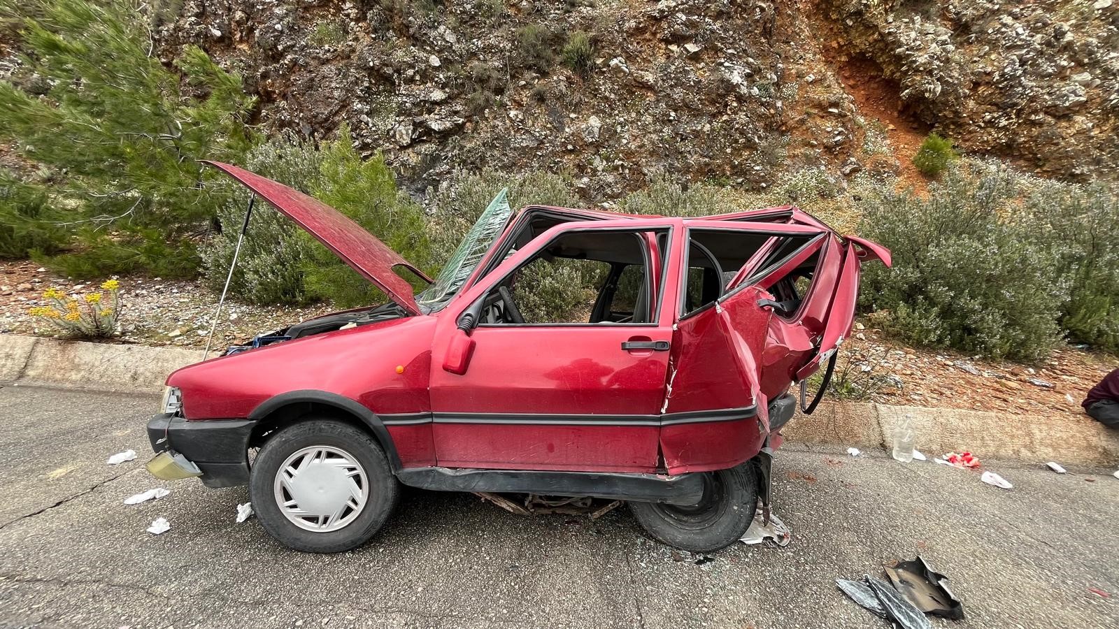 Muğla'nın Menteşe ilçesinde aynı istikamette seyreden iki otomobilin karıştığı trafik