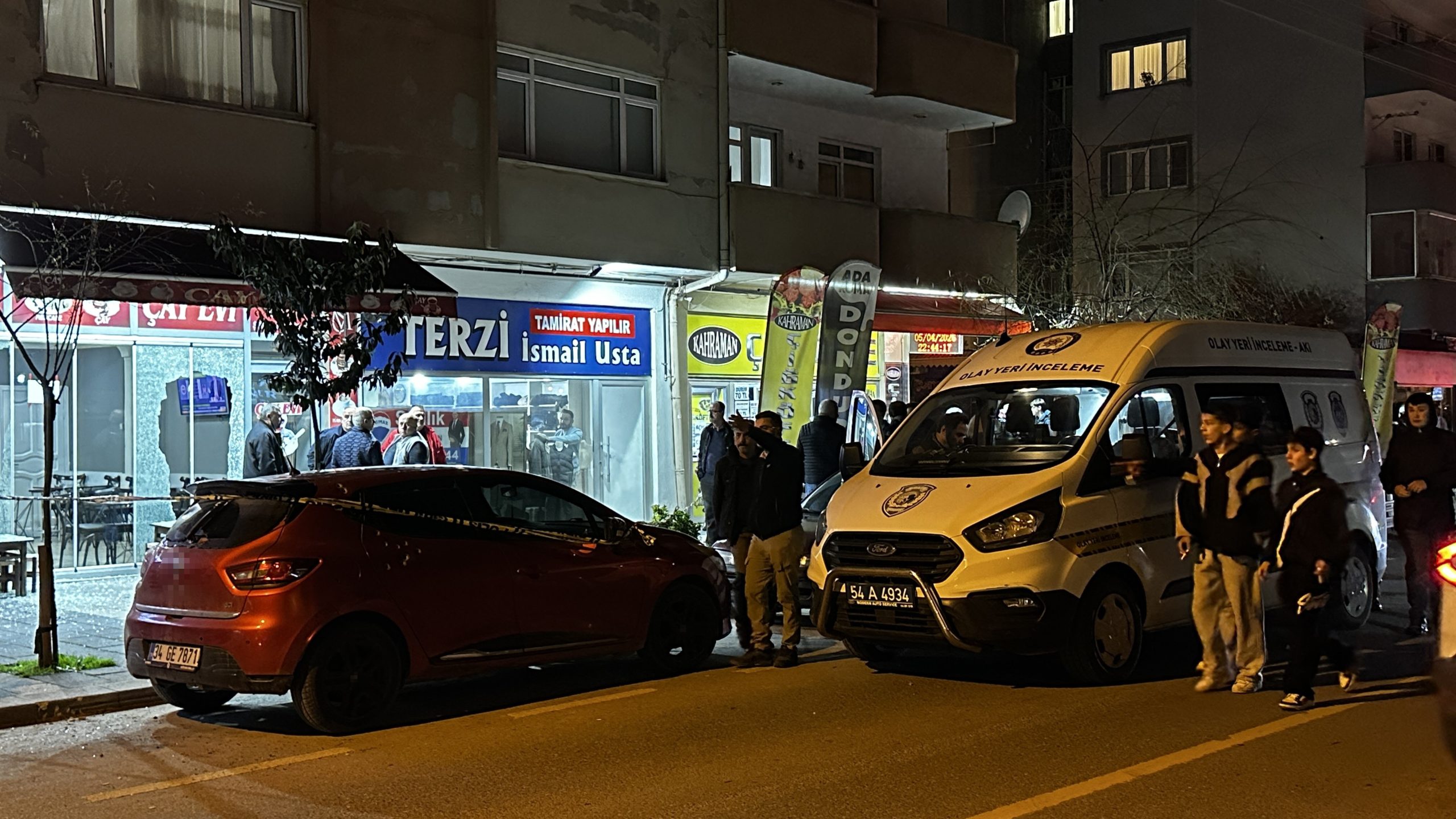 Sakarya’nın Erenler ilçesinde bir şahsın iş yerine ve otomobile silahla