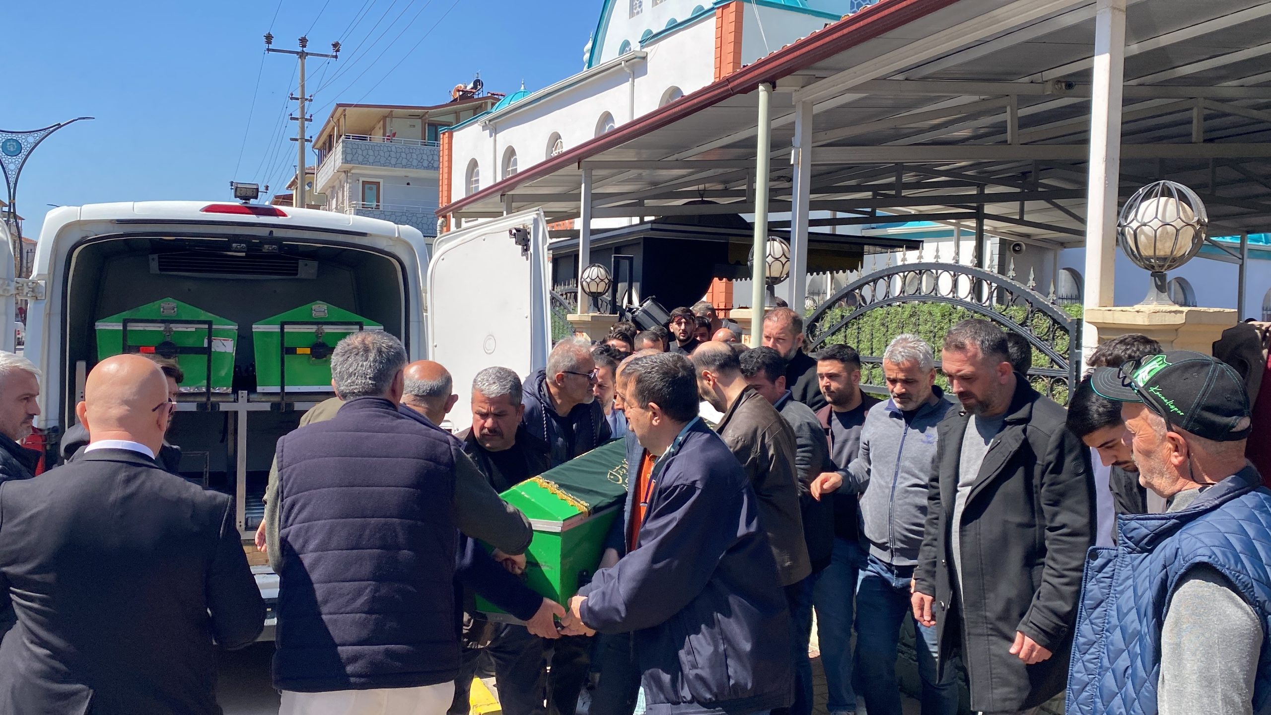Dilovası ilçesinde fabrikada platformun çökmesi sonucu hayatını kaybeden 3 işçiden