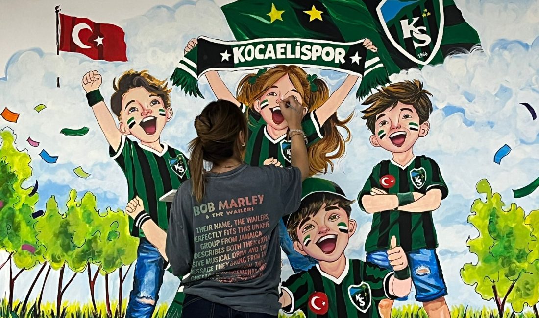 Kocaeli Güzel Sanatlar Lisesi öğretmenleri ve öğrencileri, Kocaeli Stadyumu’nda çocuklara