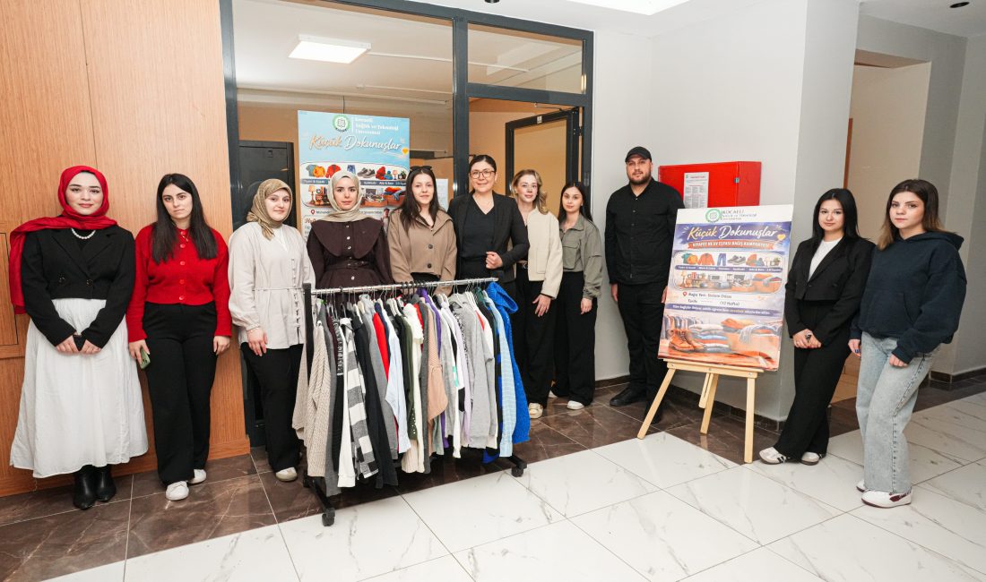 Kocaeli Sağlık ve Teknoloji Üniversitesi (KOSTÜ) Avrupa Meslek Yüksekokulu öğrencileri,