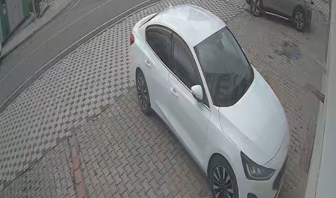 Kocaeli’nin Çayırova ilçesinde iki SUV tipi aracın çarpışması sonucu meydana