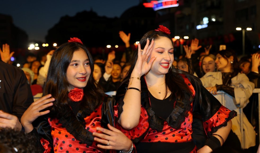 Kocaeli'de Dünya Romanlar Günü, kortej yürüyüşü, konser ve dans gösterileriyle