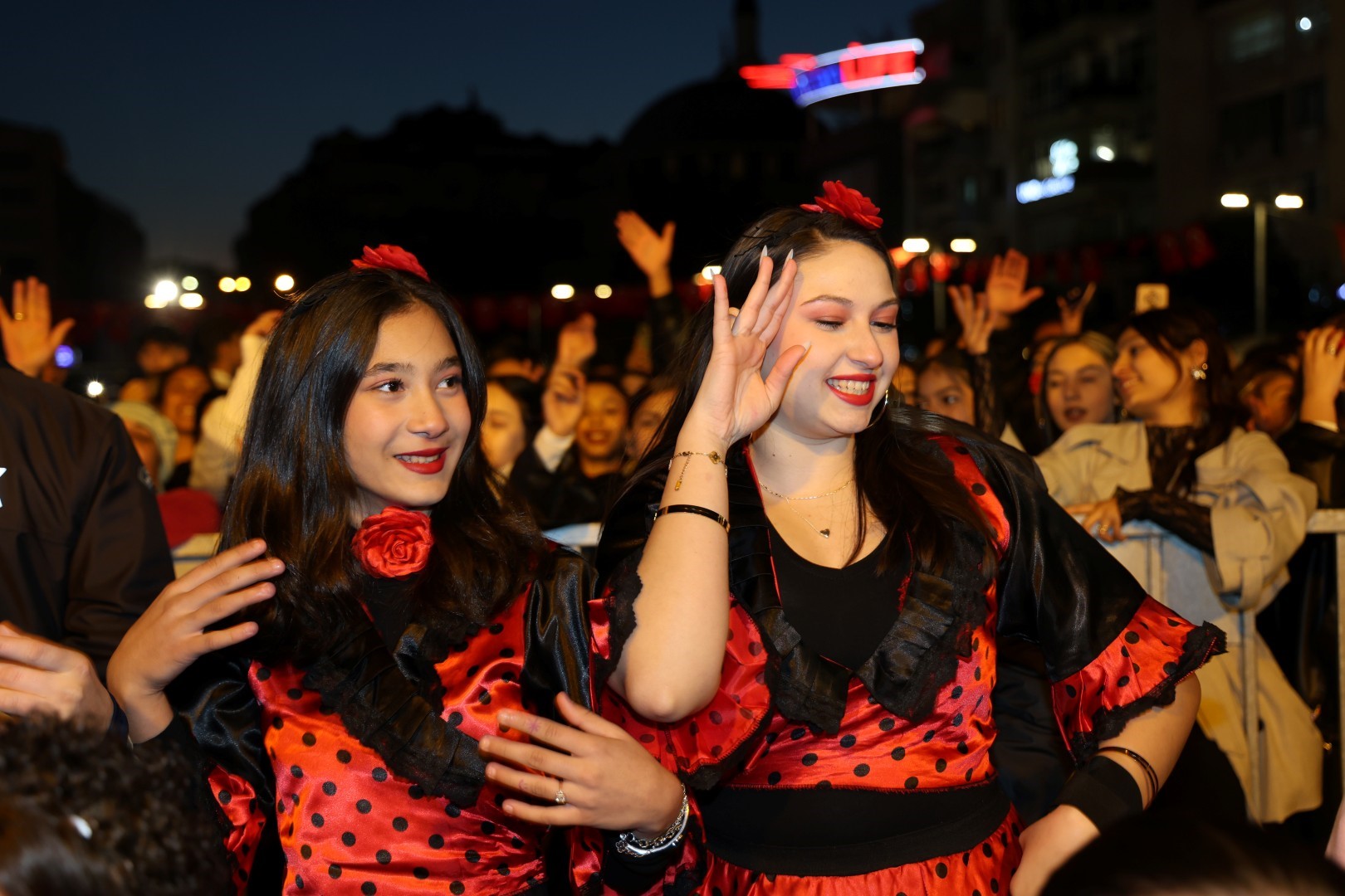 Kocaeli'de Dünya Romanlar Günü, kortej yürüyüşü, konser ve dans gösterileriyle