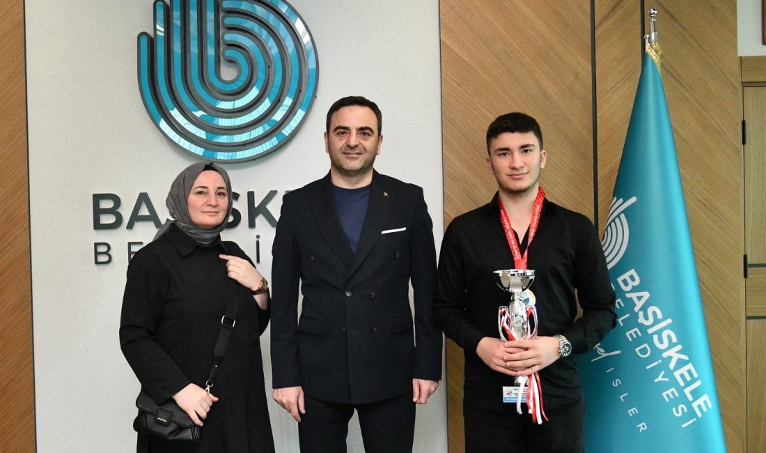 Türkiye Bilardo Şampiyonası'nda birinci olan Ahmet Kerem Yıldırım, Başiskele Belediye