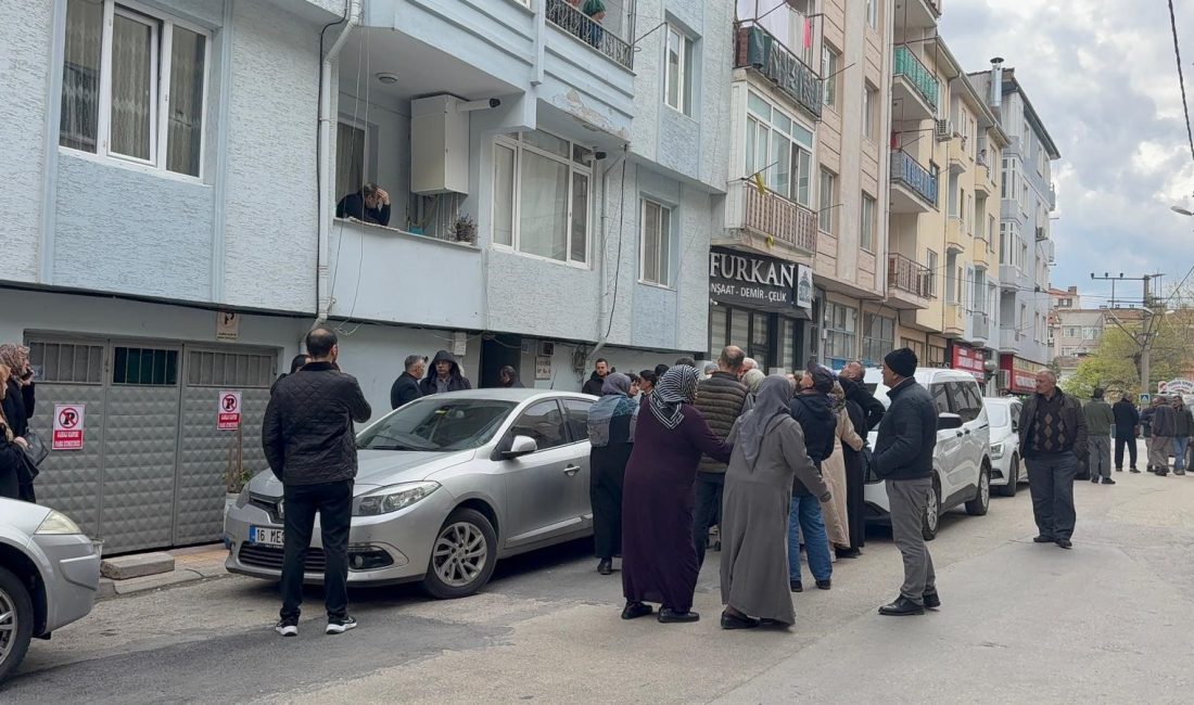 Bursa'nın Gemlik ilçesinde 65 yaşındaki kadın, evinde boğazı kesilerek öldürülmüş