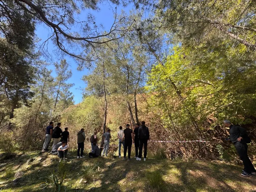 Muğla’nın Fethiye ilçesinde piknik yaptığı sırada dengesini kaybederek uçuruma yuvarlanan