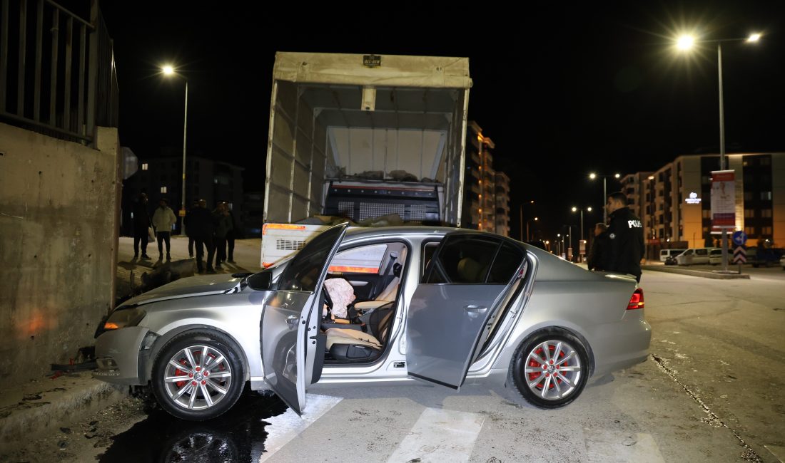 Elazığ’da pikap ile otomobilin çarpışması sonucu meydana gelen trafik kazasında