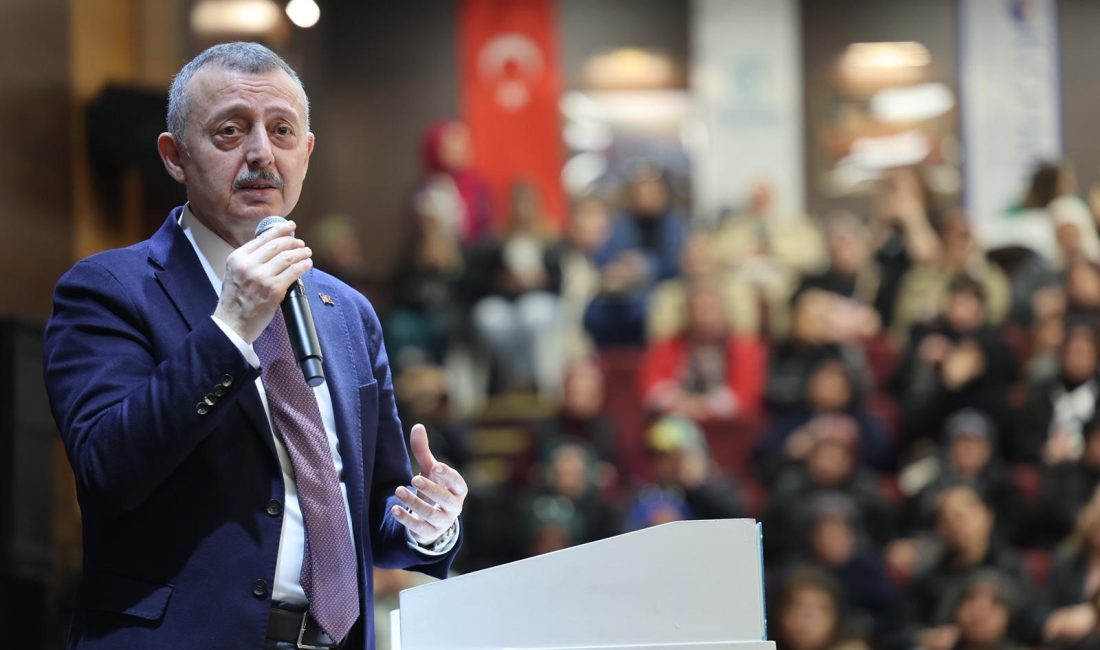 Kocaeli Büyükşehir Belediye Başkanı Tahir Büyükakın, Şanlıurfa ve Kahramanmaraş'taki iki