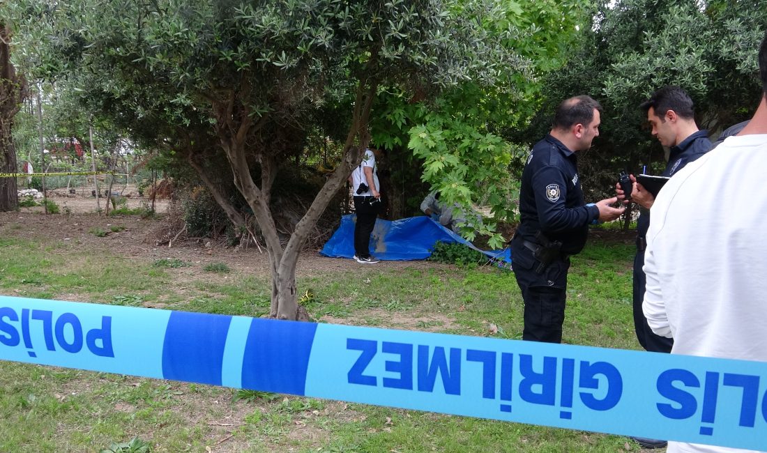 Antalya’nın Konyaaltı ilçesinde, ağaçlık alanda bir erkek cesedi bulundu. Polisin