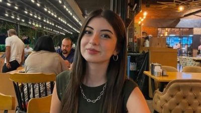 İzmir’in Menderes ilçesinde kontrolden çıkarak beton bariyerlere çarpan otomobilde yangın