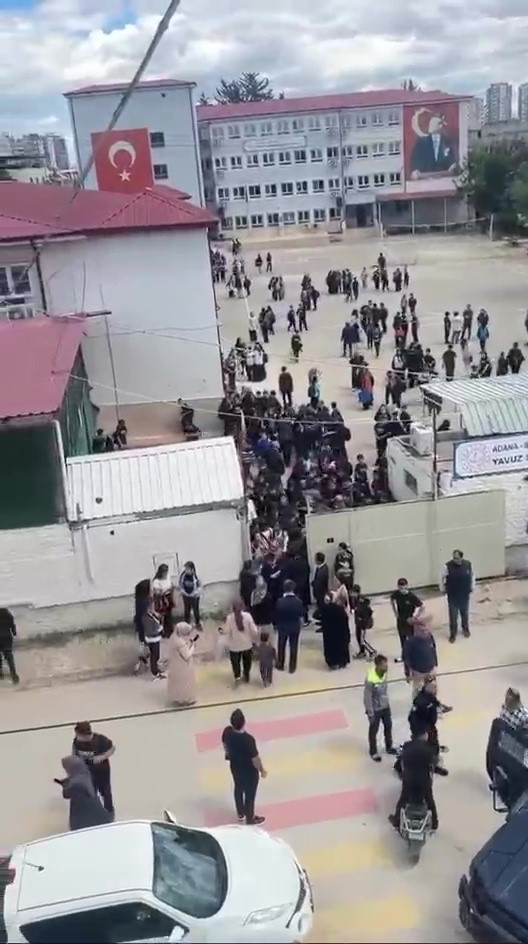 Adana’da bir ortaokulun çevresinde husumetlilerini korkutmak için tabanca ile havaya