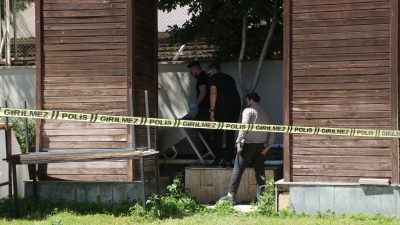 Şehrin en işlek noktalarından birinde günlerdir çevreye yayılan ve merak