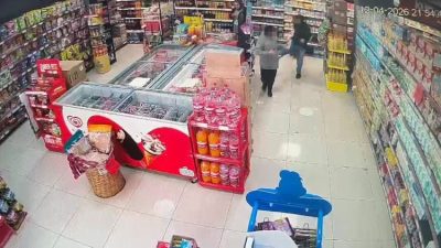 Kocaeli’nin Kartepe ilçesinde bir markette küçük bir çocuğun uğradığı acımasız