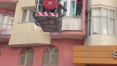 Sivas’ta alkolün etkisiyle bir binanın ikinci katına çıkan kadın, aşağı