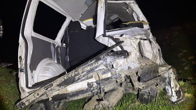 Şırnak’ın Cizre ilçesinde sürücüsünün direksiyon hakimiyetini kaybettiği kamyonetin şarampole yuvarlanması