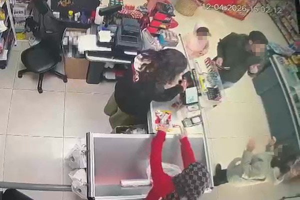Kocaeli'nin Kartepe ilçesinde markette özel gereksimli çocuğu tekme tokat darp