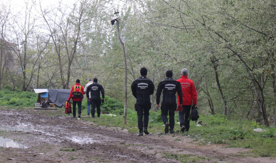 Sakarya’nın Erenler ilçesinde balık tuttuğu esnada dengesini kaybederek Sakarya Nehri’ne