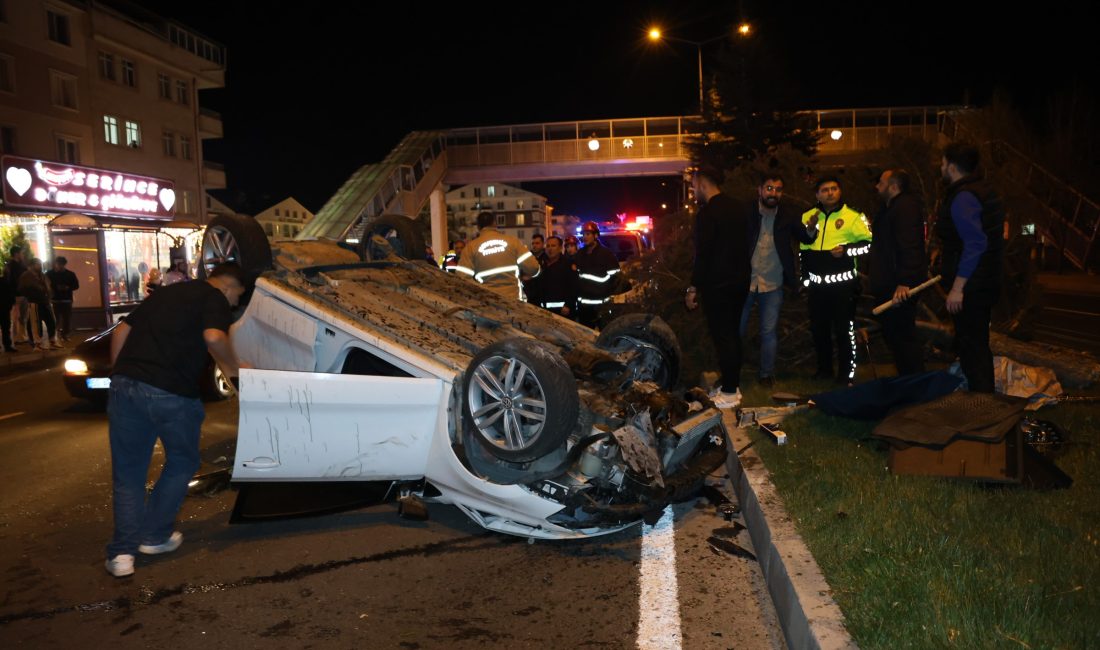 Nevşehir’de yolun ortasındaki köpeğe çarpmamak için ani manevra yapan otomobil,