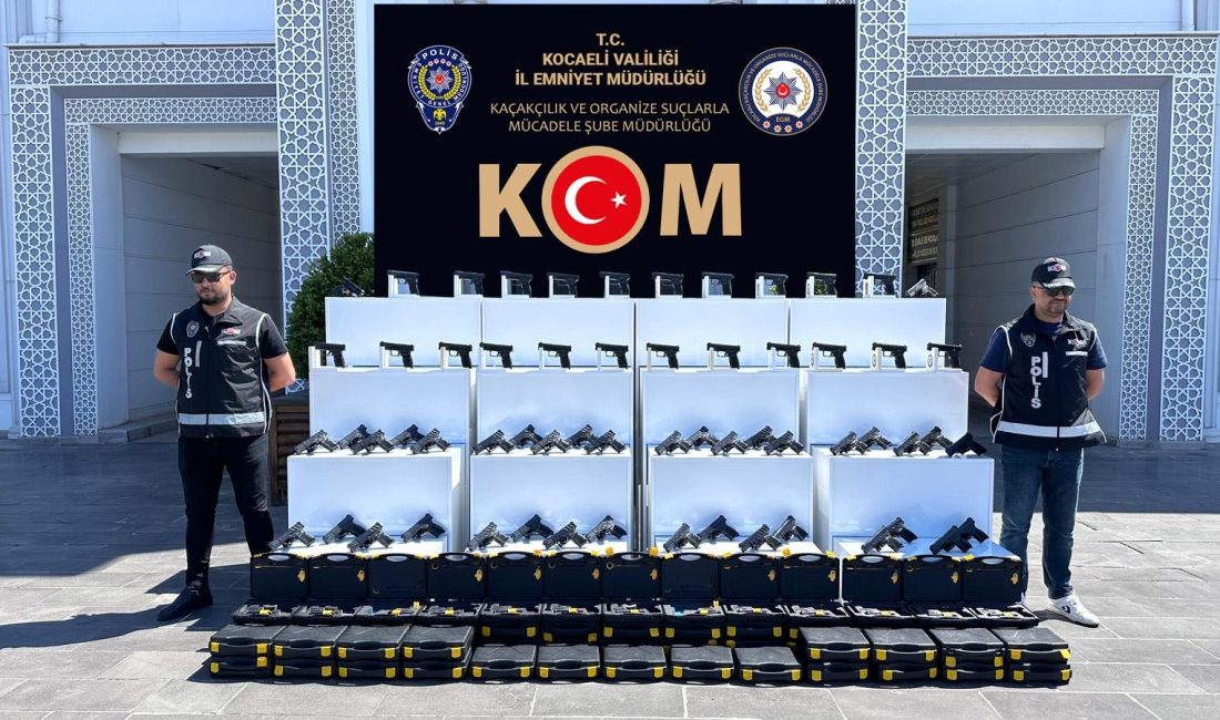 Kocaeli İl Emniyet Müdürlüğü ekiplerince TEM Otoyolu üzerinde durdurulan bir