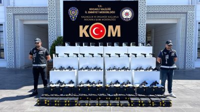 Kocaeli İl Emniyet Müdürlüğü ekiplerince TEM Otoyolu üzerinde durdurulan bir