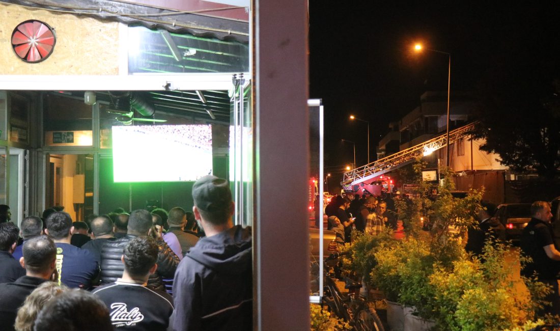 Sakarya’nın Serdivan ilçesinde park halindeki araçların bulunduğu noktada çıkan yangın,