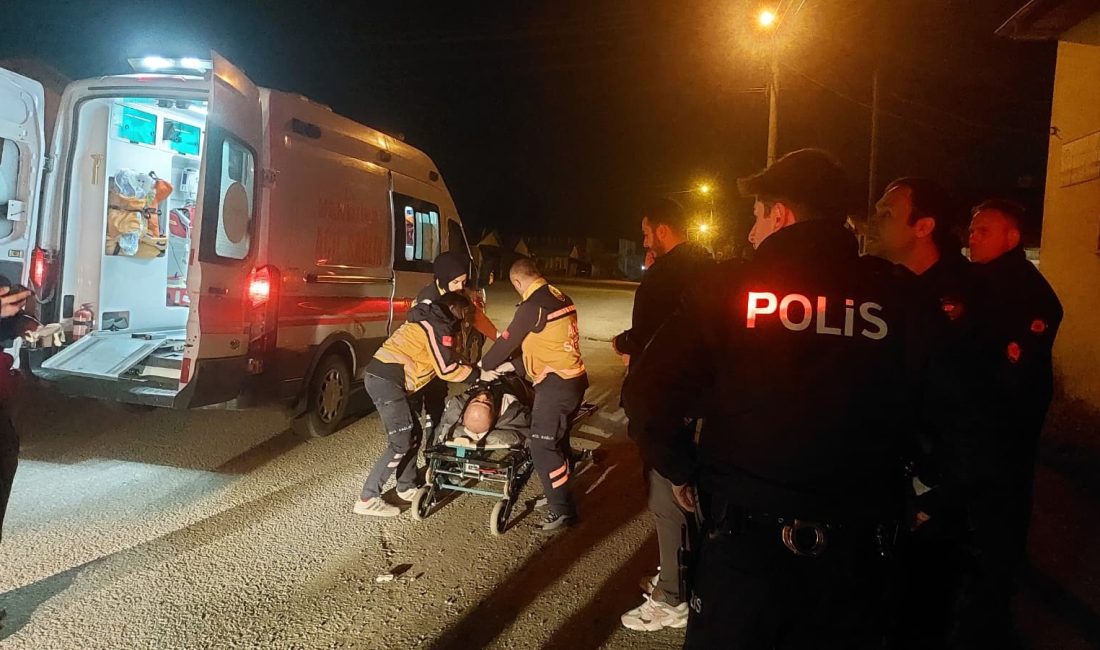 Sakarya'nın Akyazı ilçesinde gece saatlerinde çıkan kavgada göğsünden bıçaklanarak ağır