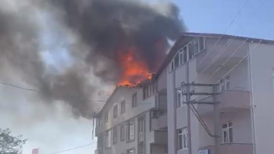 Kocaeli’nin Darıca ilçesinde tadilat halindeki 5 katlı bir binanın çatısında